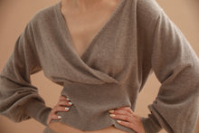 画像をギャラリービューアに読み込む, CANOÉ Undyed Cashmere Knit : Long sleeve v-neck