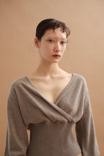 画像をギャラリービューアに読み込む, CANOÉ Undyed Cashmere Knit : Long sleeve v-neck