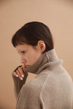 画像をギャラリービューアに読み込む, CANOÉ Undyed Cashmere Knit : Turtleneck