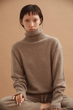画像をギャラリービューアに読み込む, CANOÉ Undyed Cashmere Knit : Turtleneck