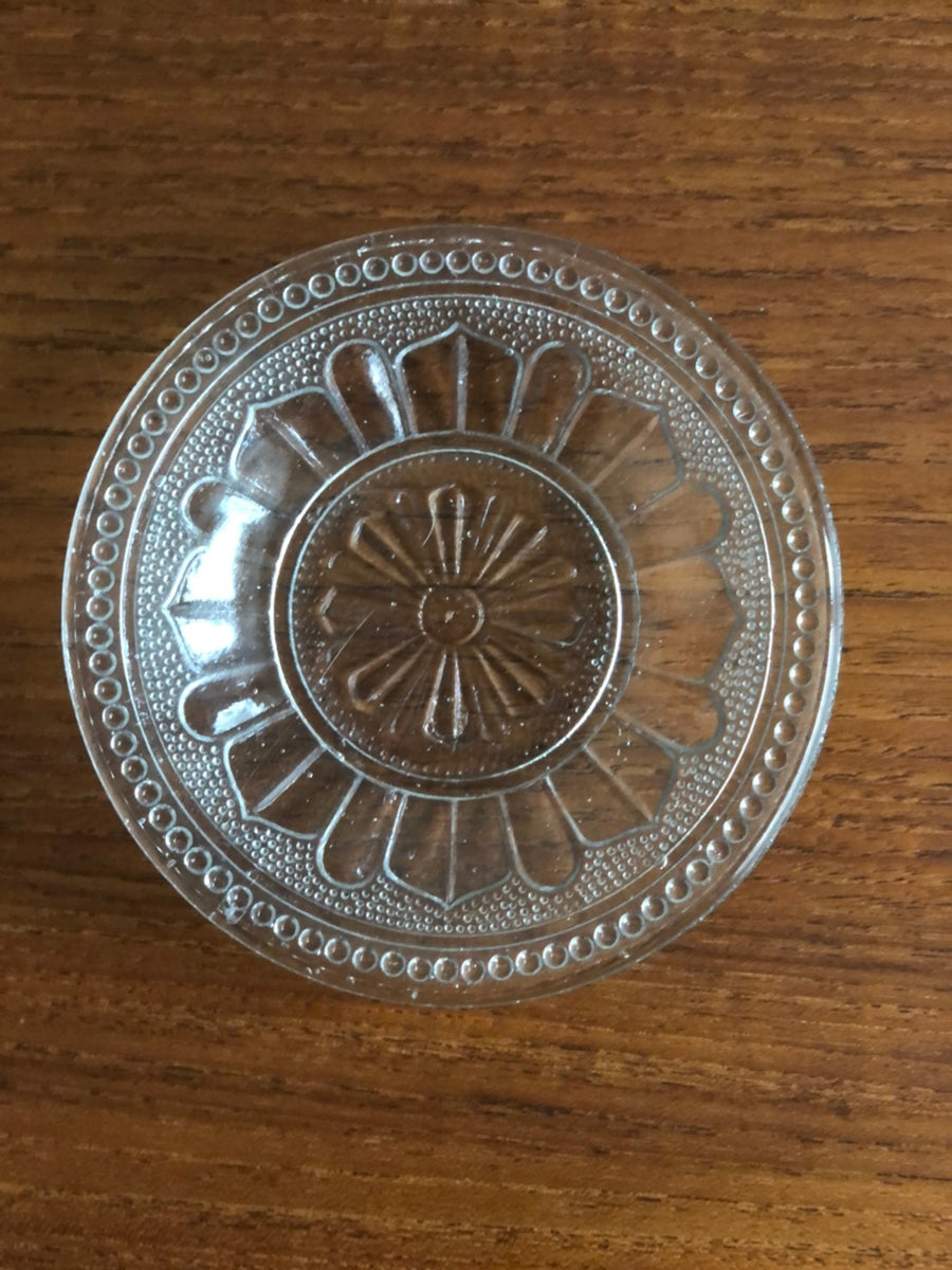 VINTAGE GLASS PLATE D / CN200516-D / 明治期プレスガラス菊文
