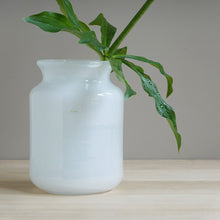 画像をギャラリービューアに読み込む, Henry Dean Flower Vase V. Bern : H16 : WHITE