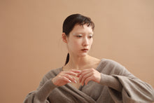 Load image into Gallery viewer, CANOÉ Undyed Cashmere Knit : Long sleeve v-neck
