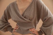 Load image into Gallery viewer, CANOÉ Undyed Cashmere Knit : Long sleeve v-neck
