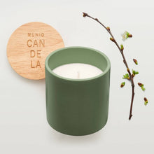 Load image into Gallery viewer, MUNIO CANDELA : Soy Wax Candle : Apple blossom
