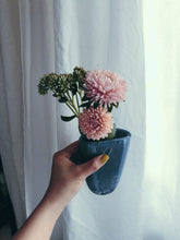 Load image into Gallery viewer, Henry Dean Flower Vase V.Julien XS : CHICORY
