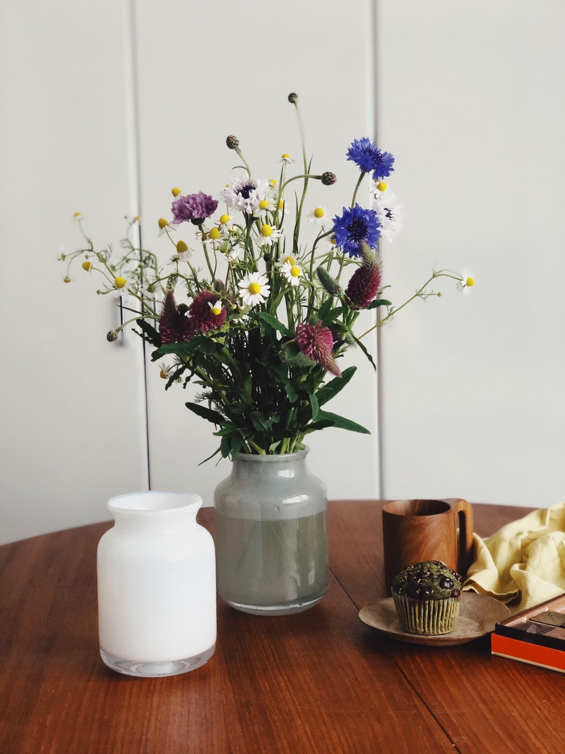 Henry Dean Flower Vase V. Bern : H14.5 : WHITE – CANOÉ MAGASIN GÉNÉRAL